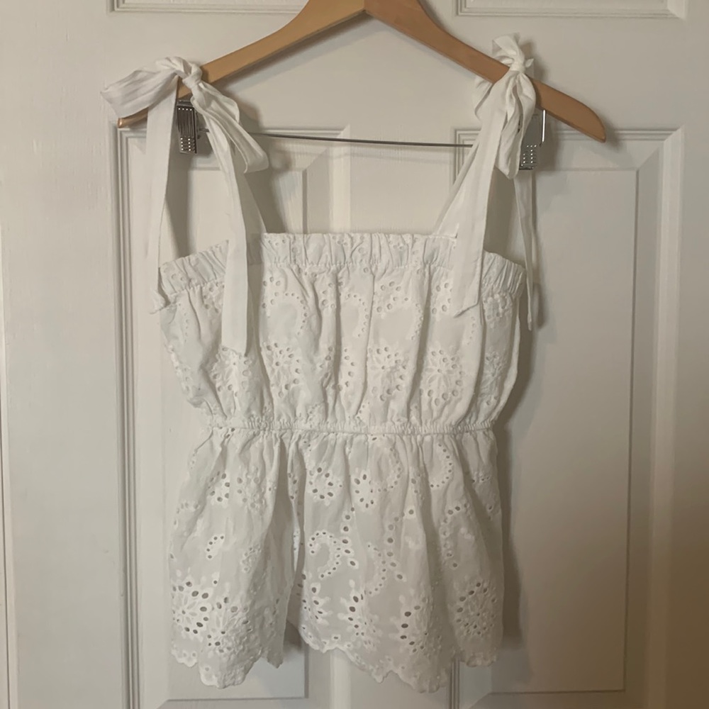 American eagle eyelet tank top. Like new.